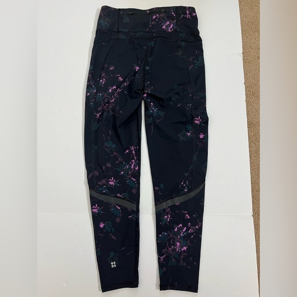 Sweaty Betty The Zero Gravity Leggings Size Small Black with Floral Print - Picture 2 of 8